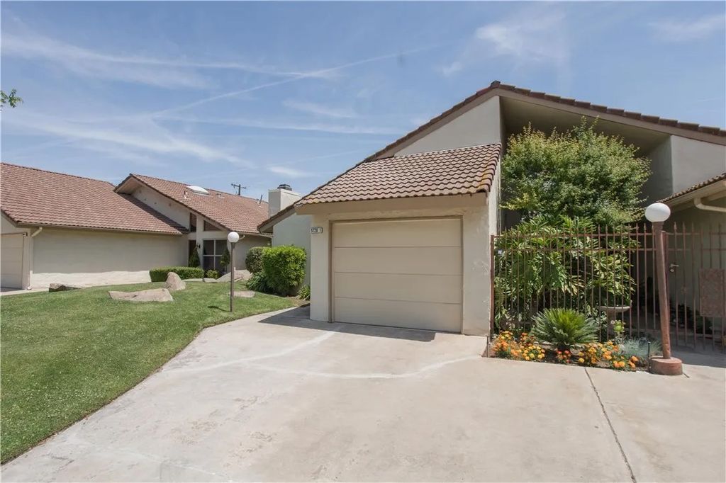 Photo of 5728 N Monte Avenue #1, Fresno, CA 93711 (MLS # FR26096679)