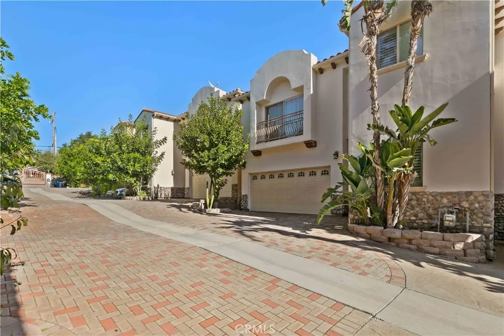 6920 Valmont 5