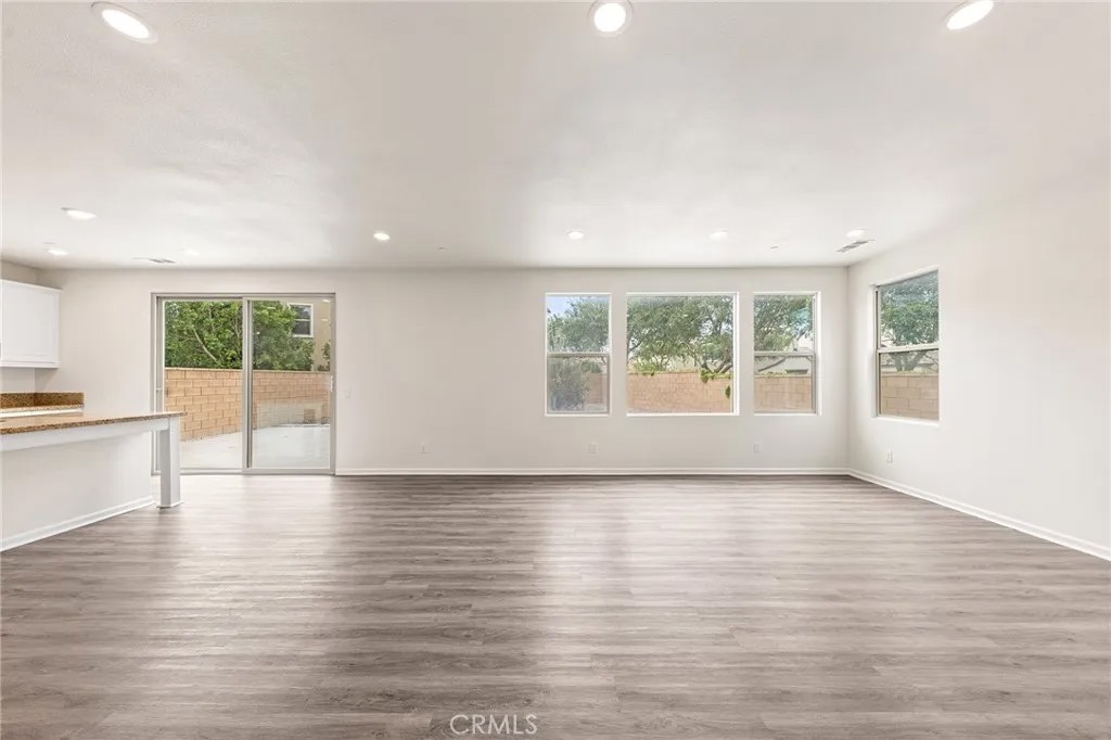 4904 S Rosemary Way