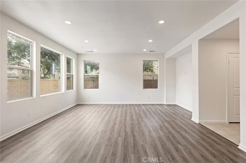 4904 S Rosemary Way