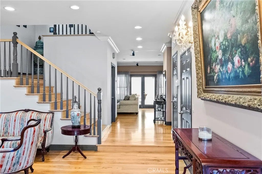 10066 Golden Oaks