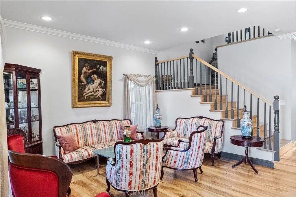 10066 Golden Oaks