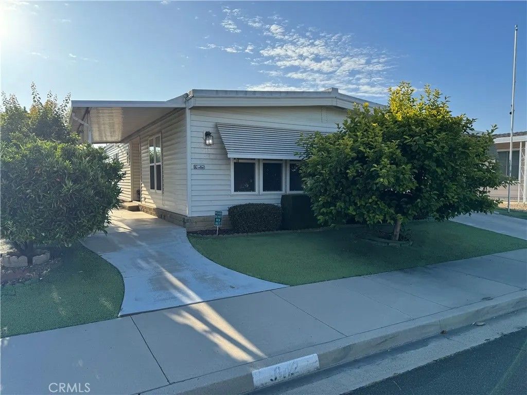 Photo of 942 Santa Elena WAY, Hemet, CA 92545 (MLS # SW26065392)