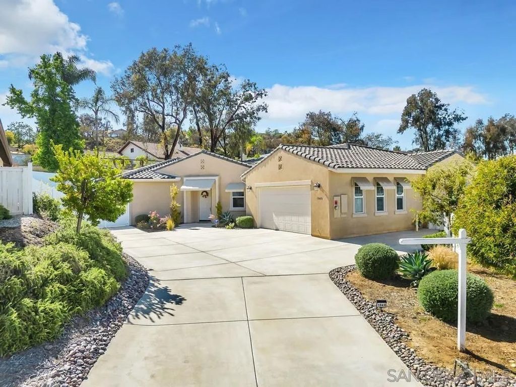 Photo of 1949 Estancia Pl, Escondido, CA 92029 (MLS # 260009850)