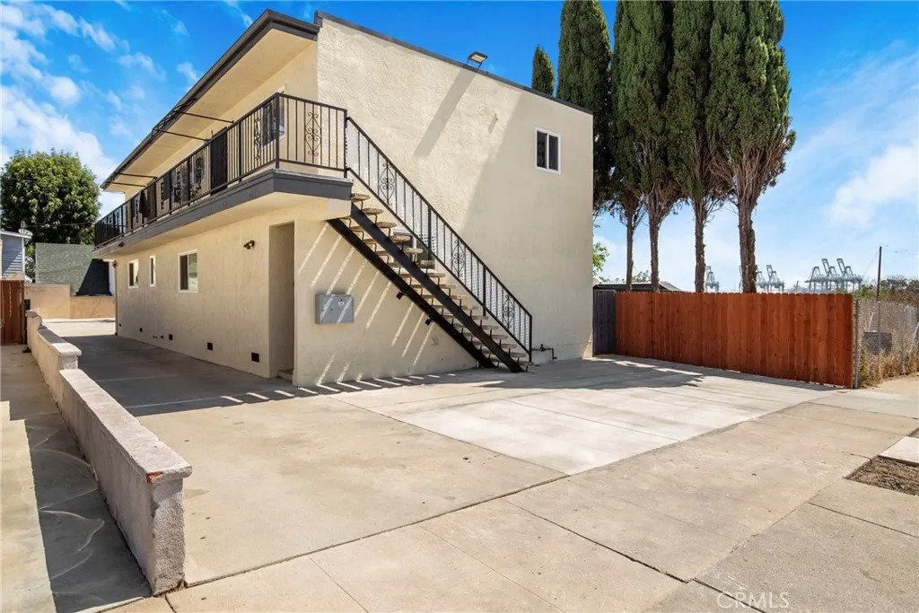 564 W Macarthur