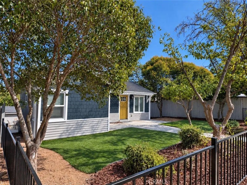 528 Oak Street