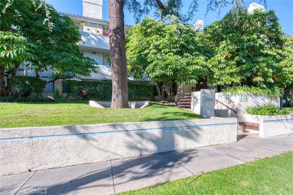 Photo of 245 S Holliston Avenue #109, Pasadena, CA 91106 (MLS # PF25272286)