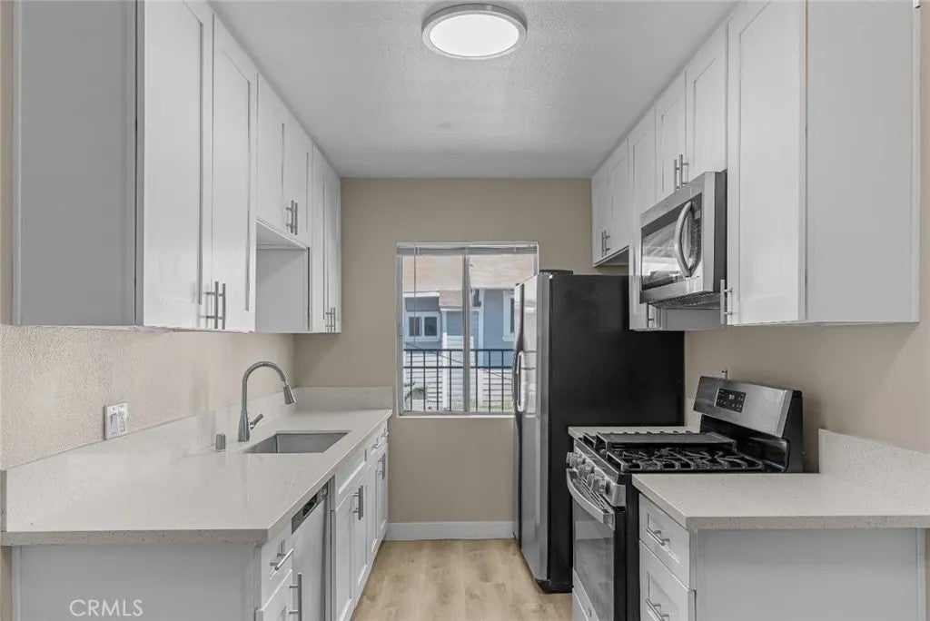 531 W Hyde Park