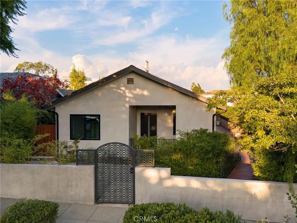 Photo of 1247 25th Street, Santa Monica, CA 90404 (MLS # SB25265896)