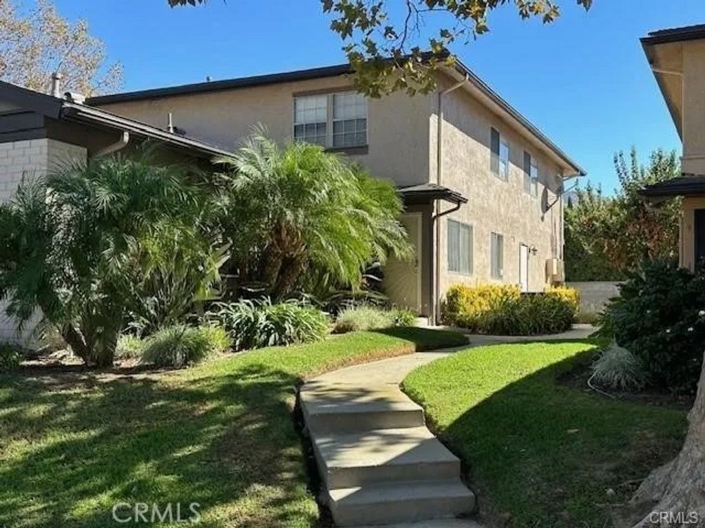 Photo of 2070 Avenida Placida #3, Simi Valley, CA 93063 (MLS # SR26077336)