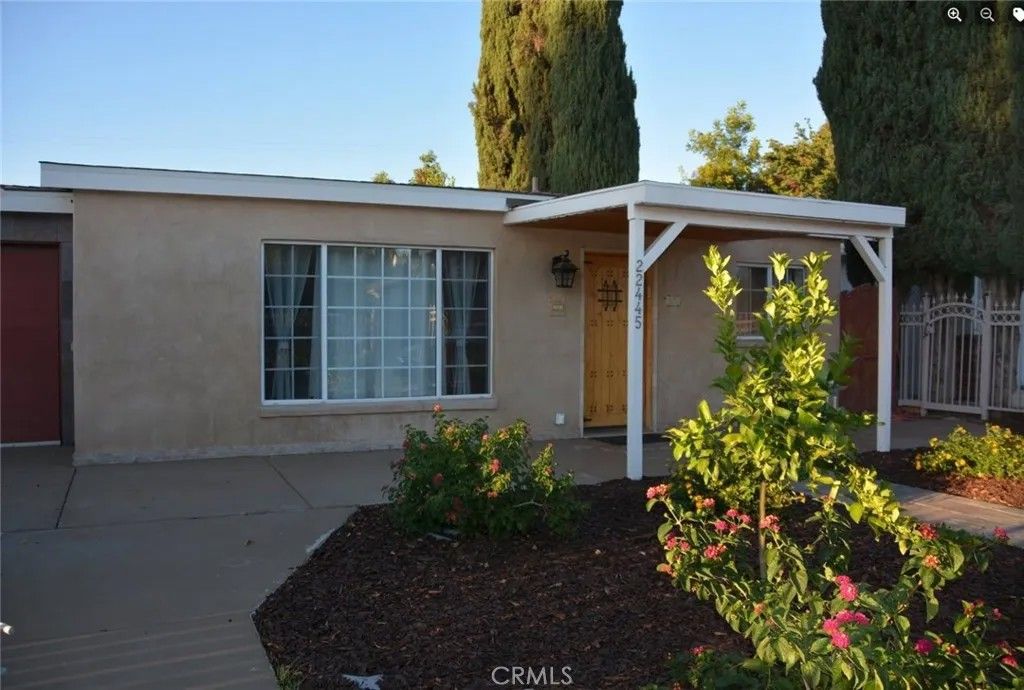 Photo of 22445 Dolorosa, Woodland Hills, CA 91367 (MLS # SR25273325)