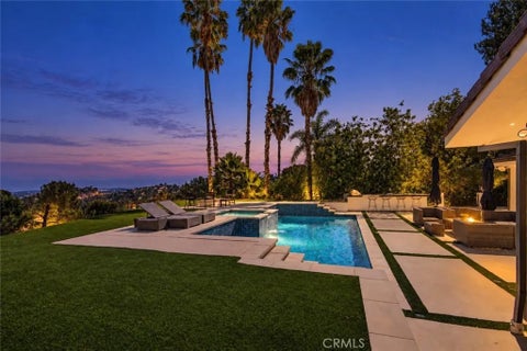 Photo of 19541 Greenbriar DR, Tarzana, CA 91356 (MLS # SR26195548)