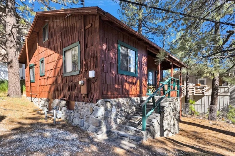 2054 E Canyon