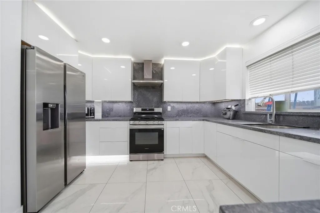 3824 Akina