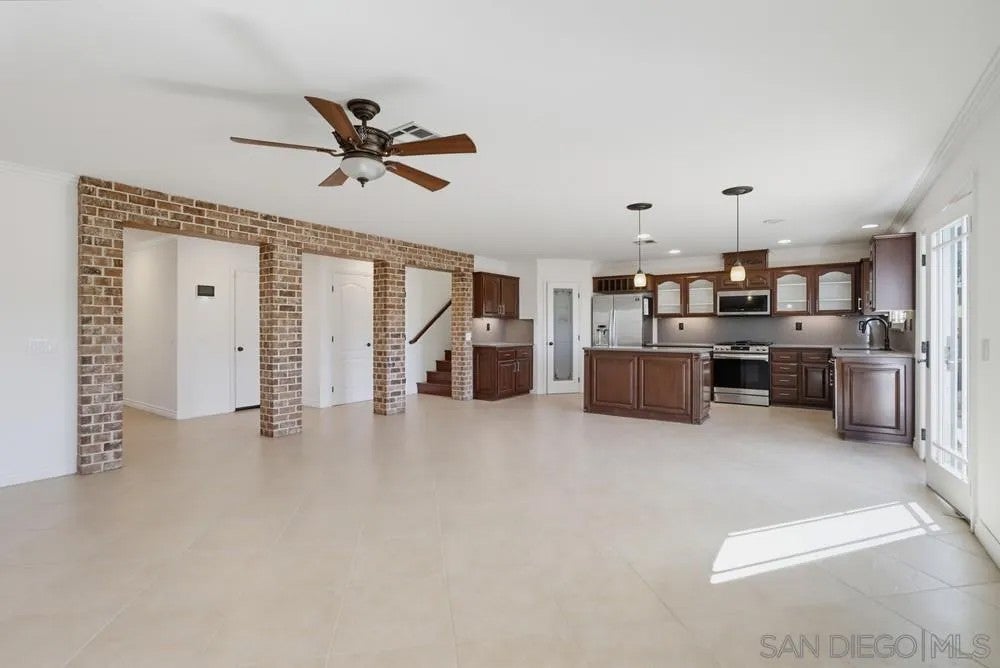 4713 Hickok Point