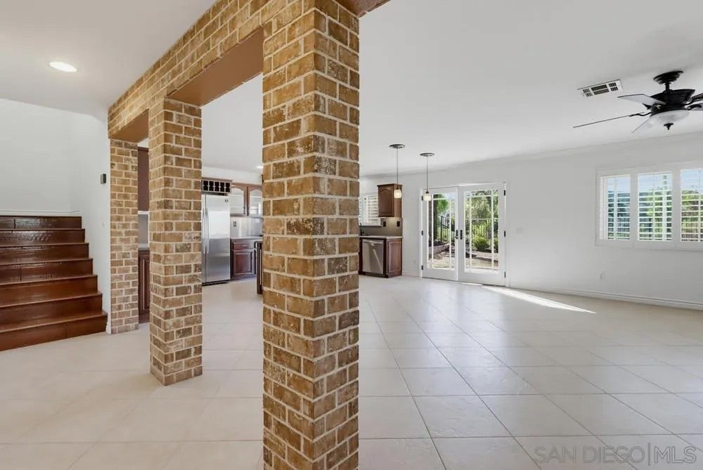 4713 Hickok Point