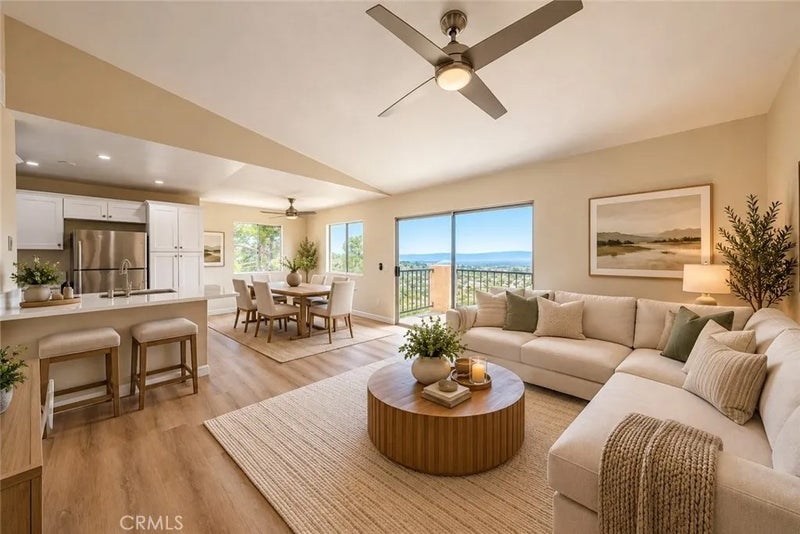 2568 Avenida Del 201