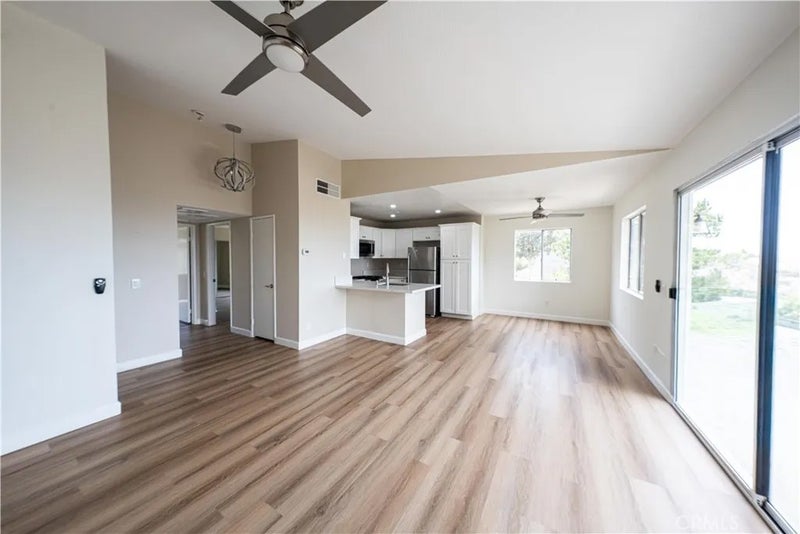2568 Avenida Del 201