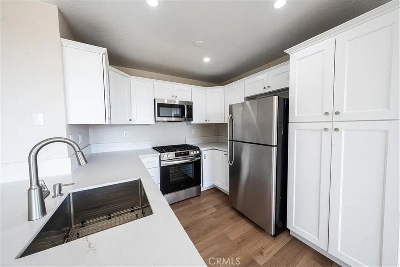 2568 Avenida Del 201