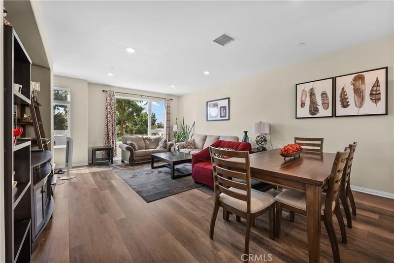 10674 Paramount