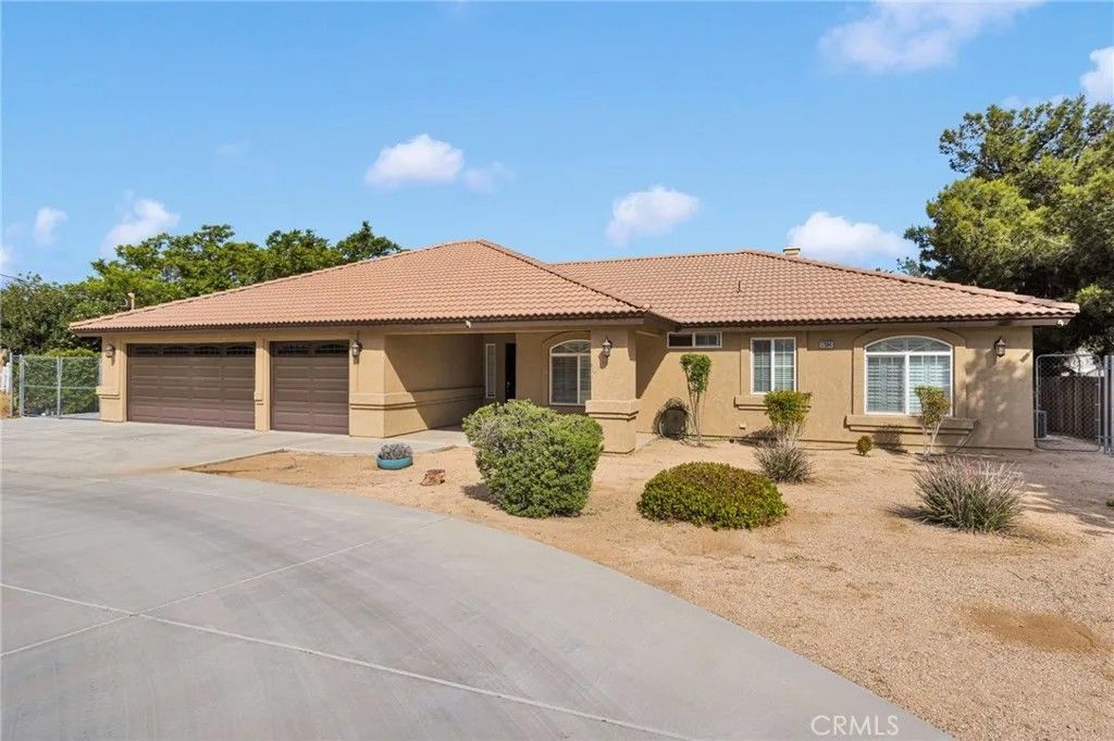 Photo of 17594 Bangor Ave, Hesperia, CA 92345 (MLS # HD26089975)