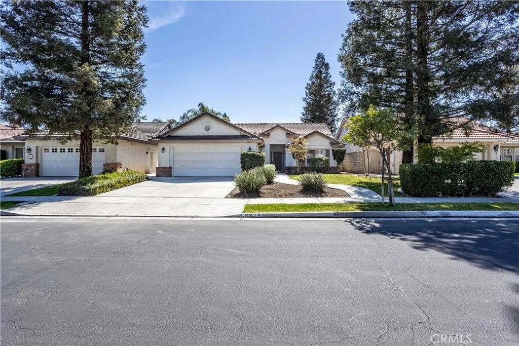 Photo of 9815 Cabbage Rose Ave, Bakersfield, CA 93311 (MLS # SR26055989)