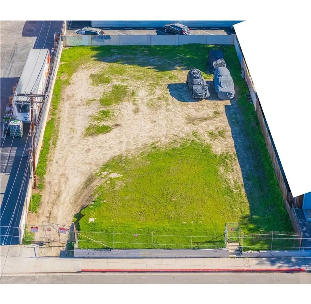 Photo of 934 N Citron St, Anaheim, CA 92805 (MLS # PW25270105)