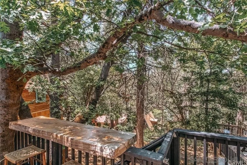 590 Oak Knoll Circle