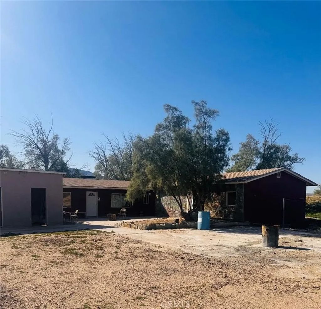 Photo of 32900 Dune Rd, Newberry Springs, CA 92365 (MLS # DW26021241)