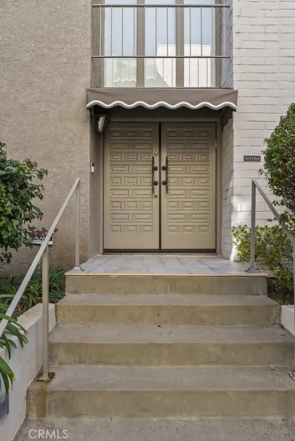 Photo of 5315 White Oak #M, Encino, CA 91316 (MLS # SR26022419)