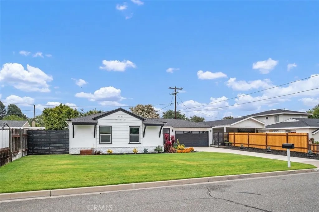 557 S Rosalind
