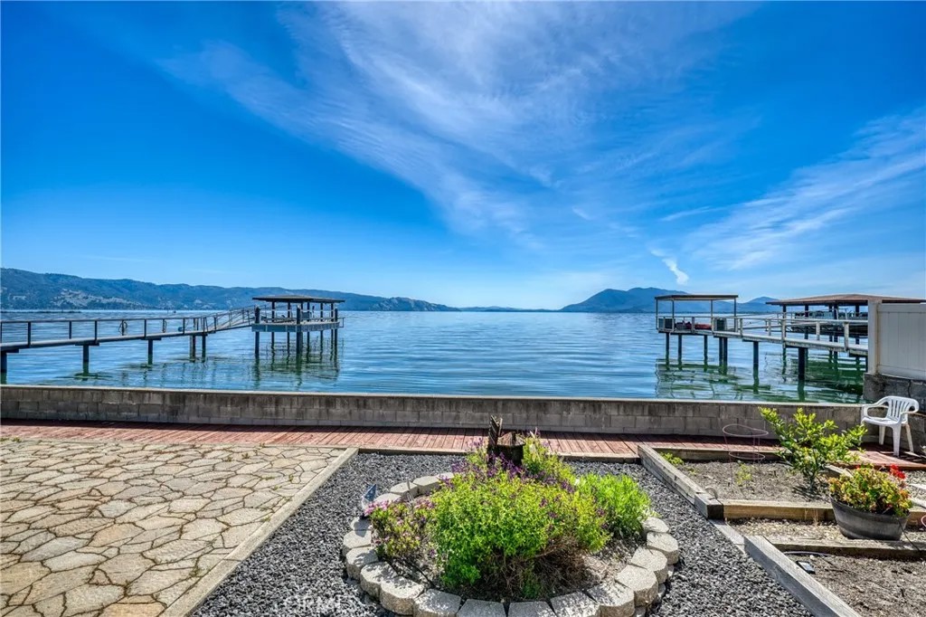 3790 Lakeshore Boulevard