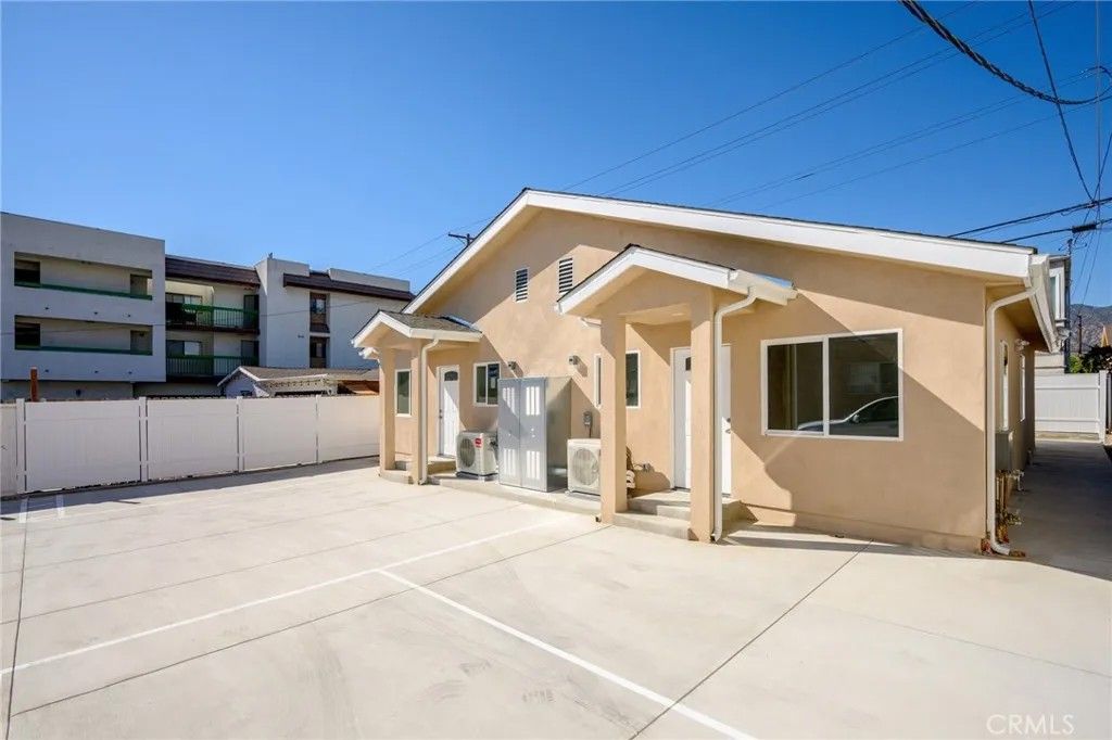 Photo of 631 W California Avenue #A, Glendale, CA 91203 (MLS # GD25276918)