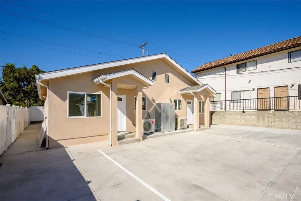 Photo of 631 W California Avenue #A, Glendale, CA 91203 (MLS # GD25276918)