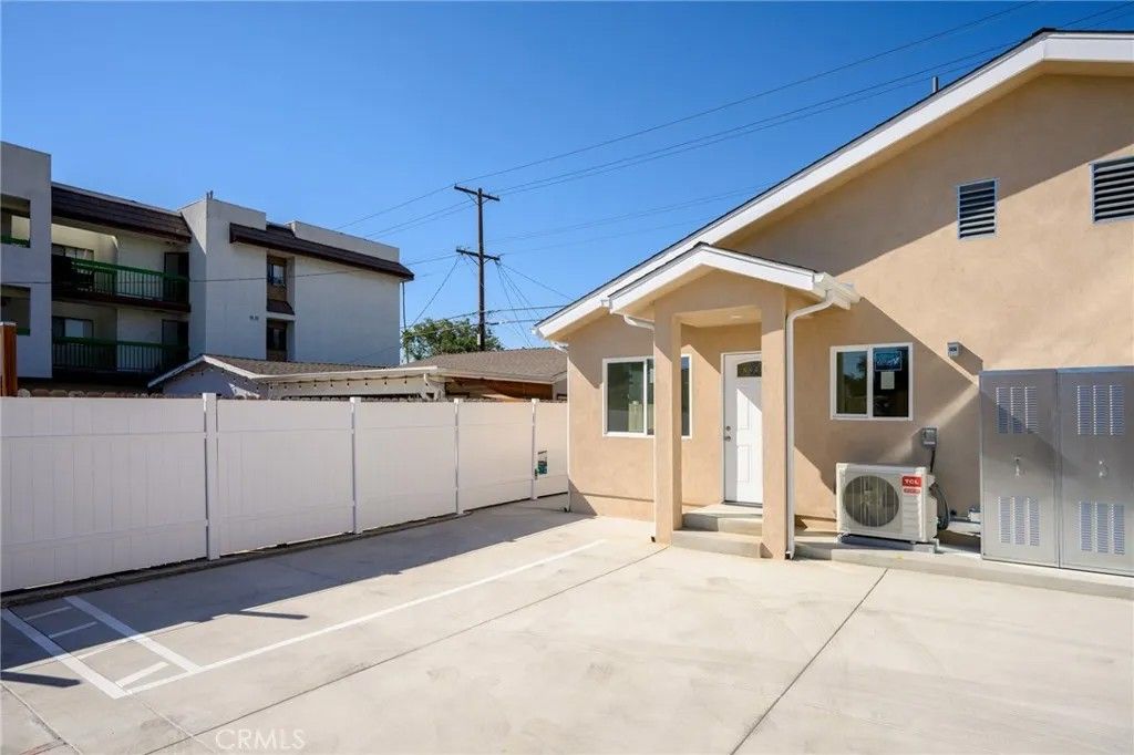 Photo of 631 W California Avenue #A, Glendale, CA 91203 (MLS # GD25276918)
