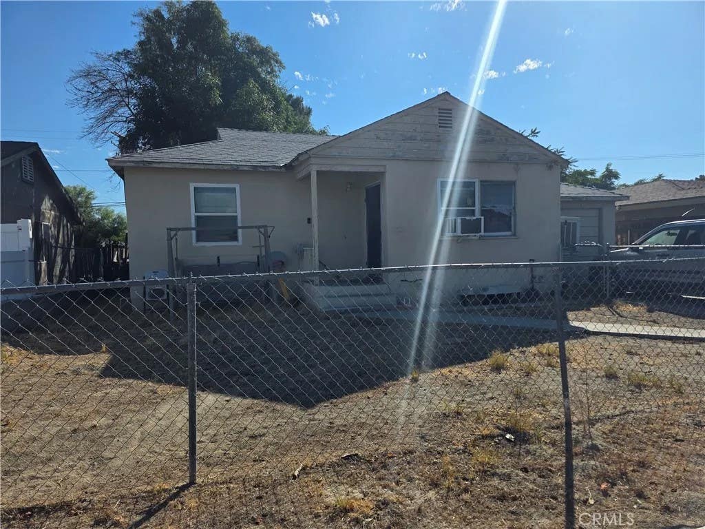 Photo of 264 N Dillon AVE, San Jacinto, CA 92583 (MLS # IV26178918)