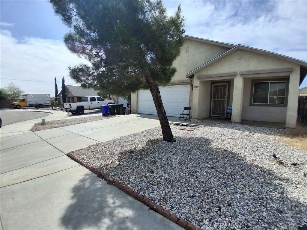 Photo of 12067 White Oak Court, Victorville, CA 92392 (MLS # PW26089931)