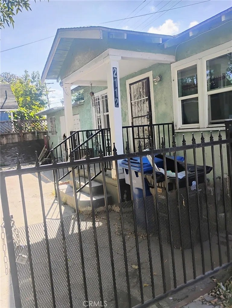 2112 W 57th
