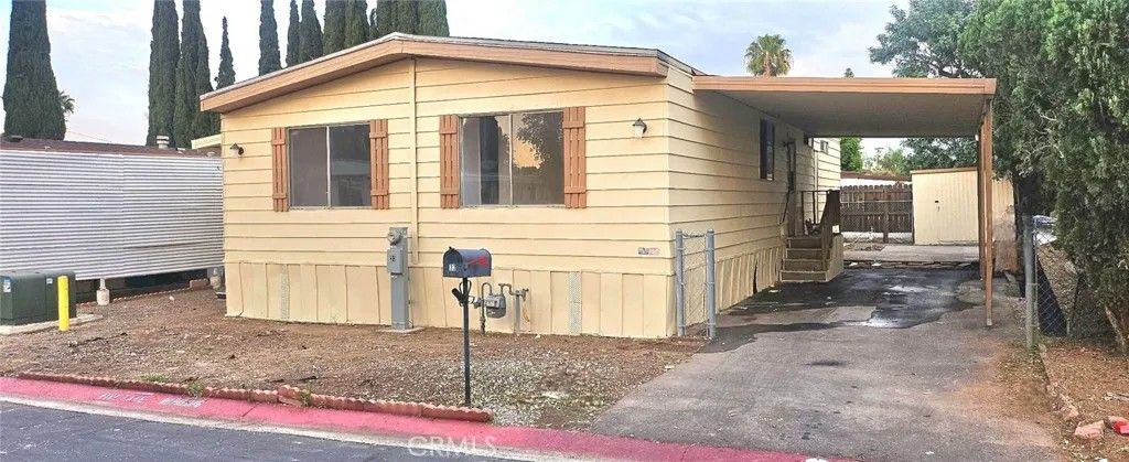 Photo of 995 Pomona Rd #33, Corona, CA 92882 (MLS # IV26012682)