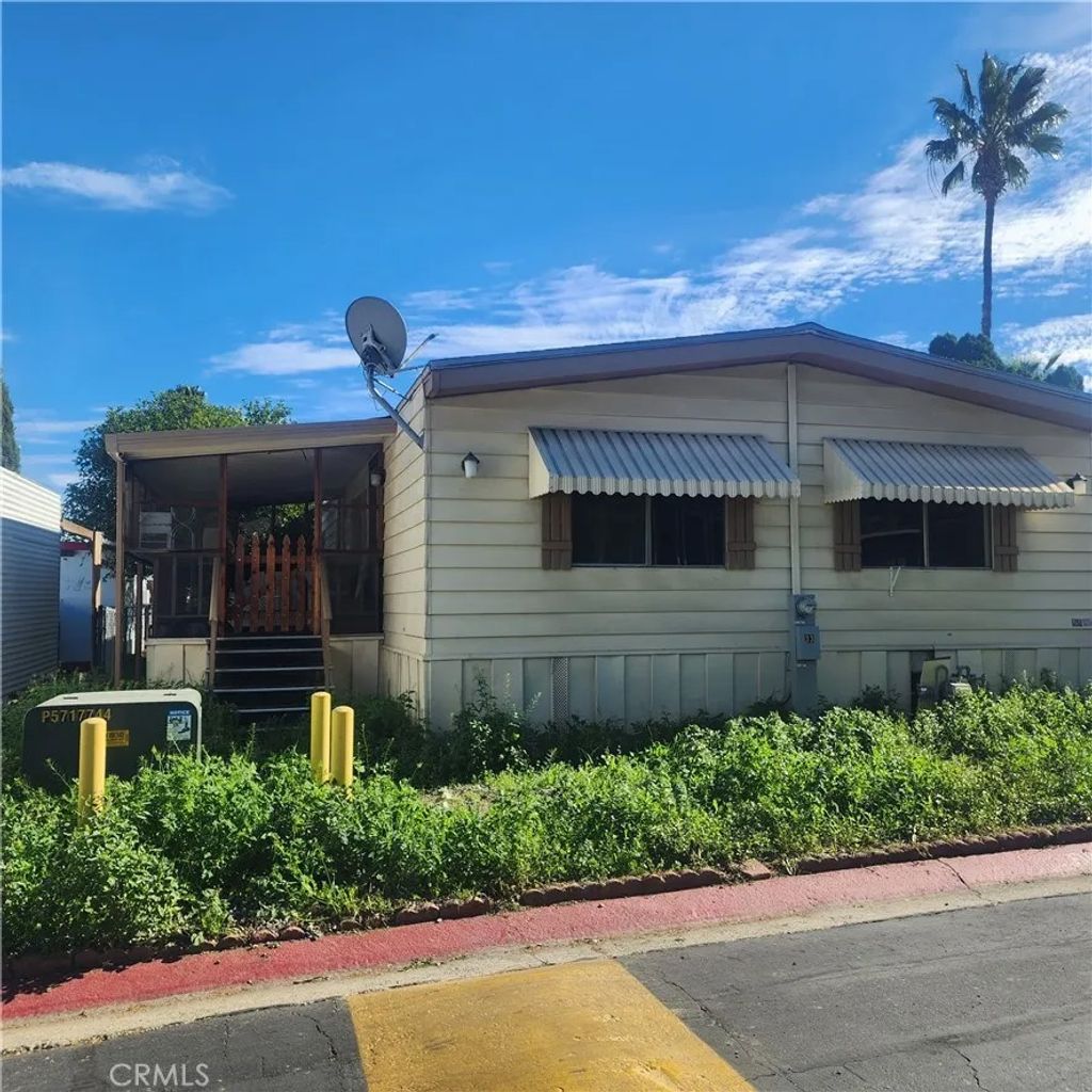 Photo of 995 Pomona Rd #33, Corona, CA 92882 (MLS # IV26012682)