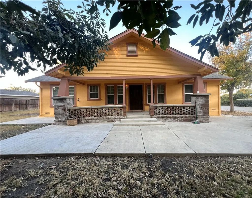 Photo of 166 N Lemon Avenue, Walnut, CA 91789 (MLS # TR25281456)