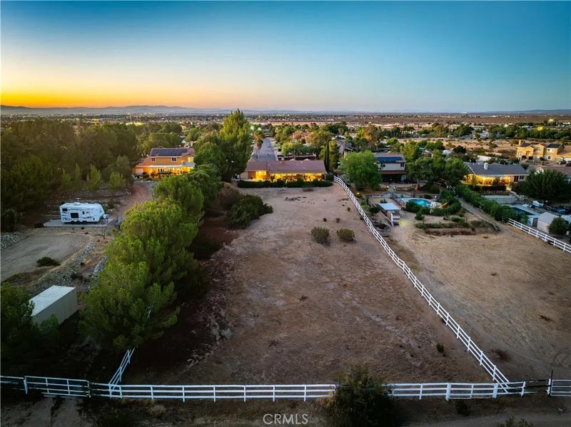 5370 E Avenue T10