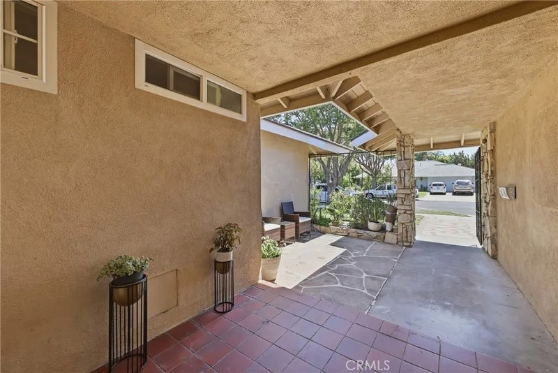 2542 N Pacific