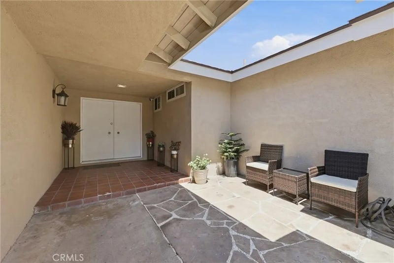 2542 N Pacific