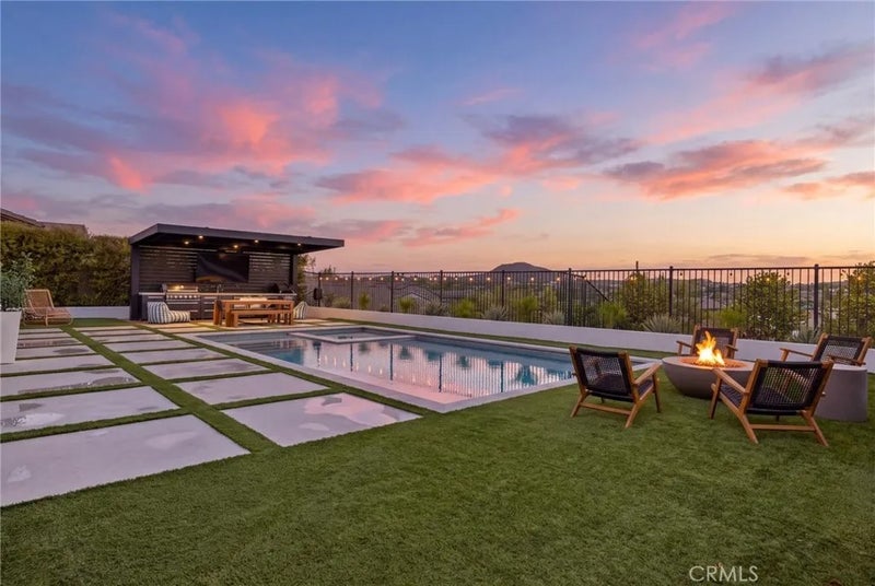 24146 Buckstone Lane