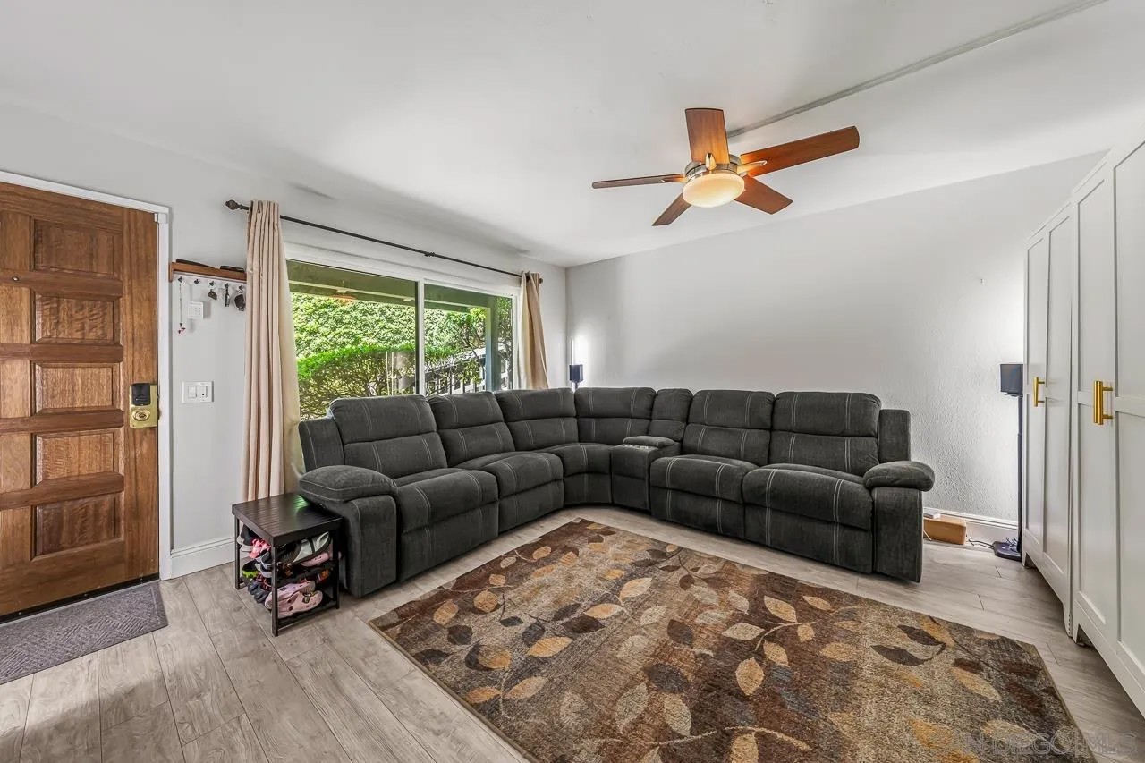5661 Lake Park Way 6