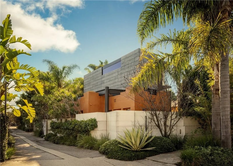542 Altair Place