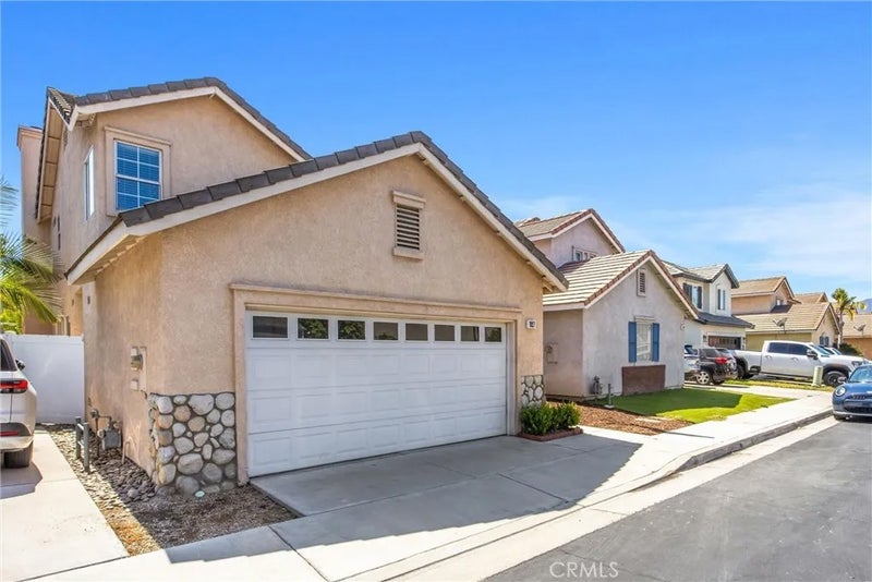 921 Blossomcreek Ln