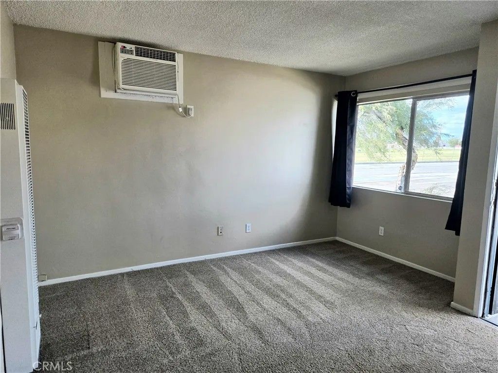 Photo of 981 W Kimball Avenue, Hemet, CA 92543 (MLS # CV26037934)