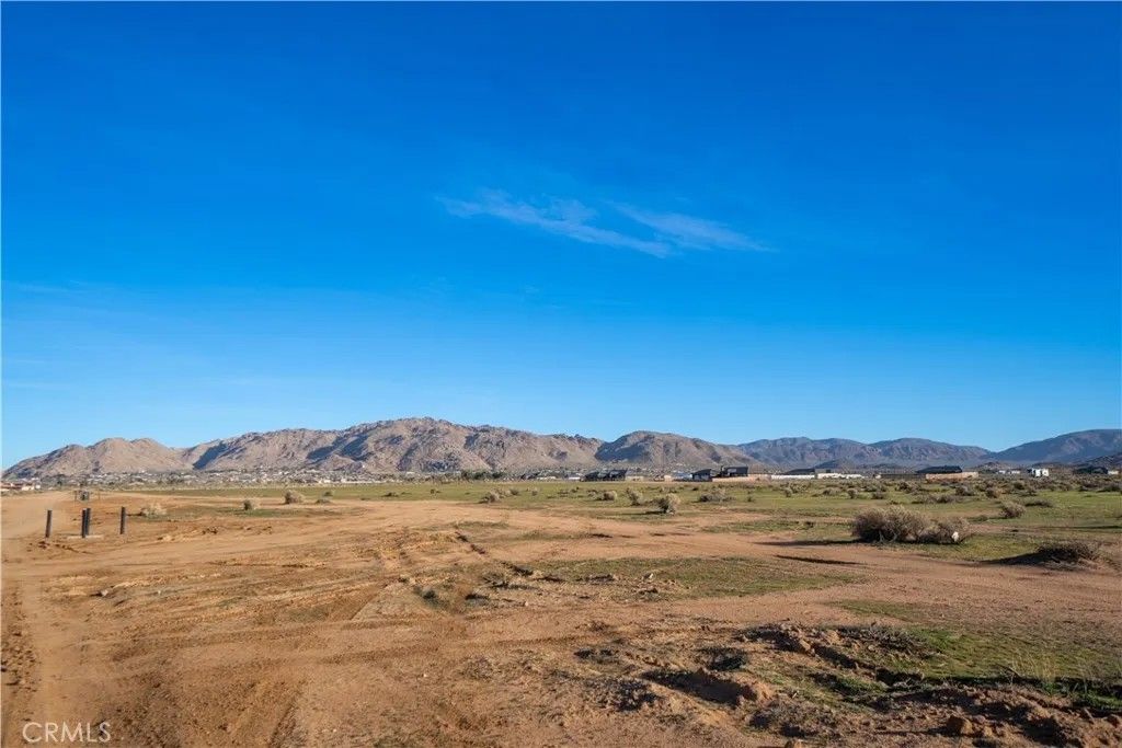 Photo of 0 ,, Apple Valley, CA 92307 (MLS # HD25278856)